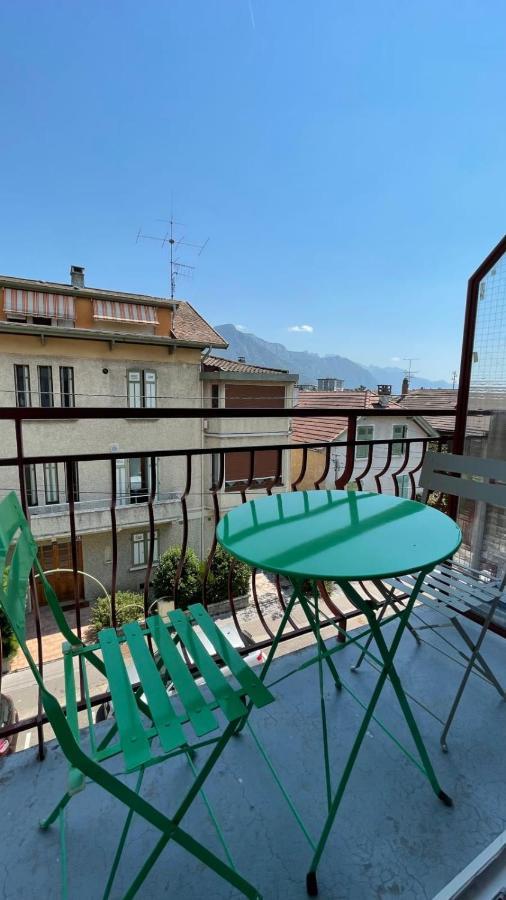 Le Bout Du Lac Studio Renove Avec Balcon Et Vue Sur La Montagne Annecy Exterior foto
